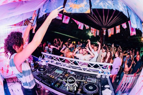 DJ Myrte Hiss op het Electric Tribe Festival Bonaire