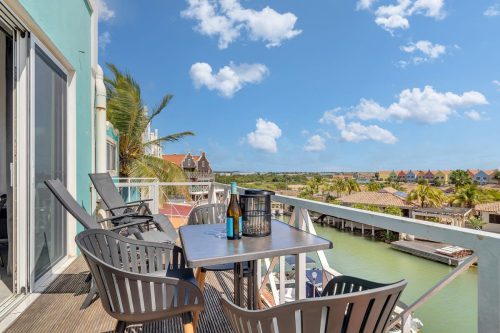 Caribbean Court Studio 321 with a refreshing shared pool and spectacular lagoon views