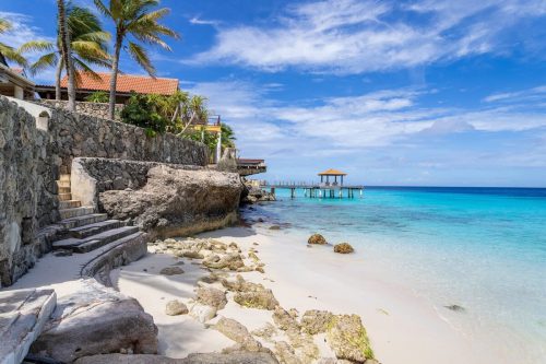 Nex-Ta-Sea with beach and house reef for divers