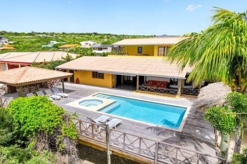 Villa Kromboon with a private pool, spectacular views and jacuzzi