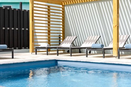 Laguna Breeze with pool and view on the Laguna Marina