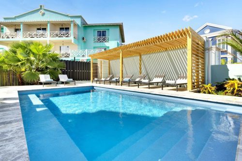 Kas Hira with delightfully cooling pool