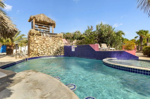 Casa Magnolia with communal pool and delightful outdoor shower