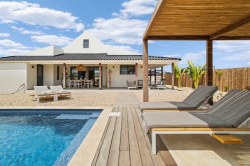 Villa Bonheur met een privézwembad een stijlvolle inrichting en een heerlijk rustige locatie