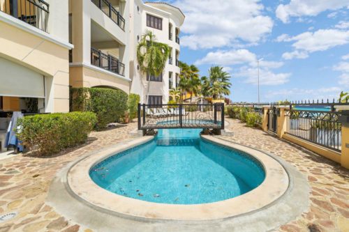 Elegancia Ocean View with refreshing pool