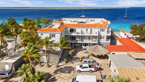 Den Laman Needlefish in the famous oceanfront complex