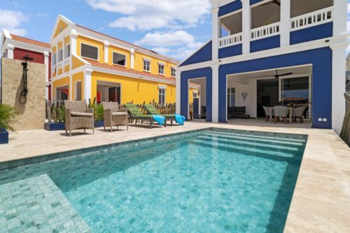 Blue Lagoon with a lovely private pool and views over the Laguna Marina