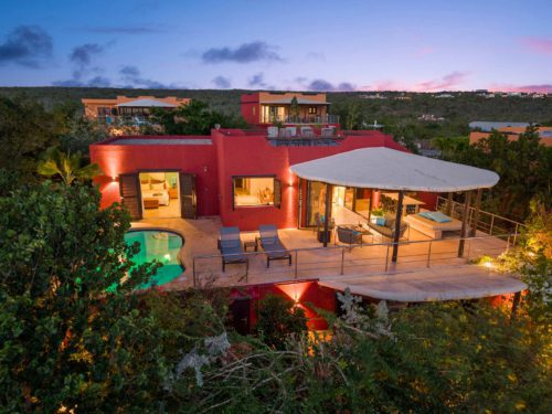 Villa Vista Blue met zeezicht en een tropische tuin met privézwembad en ligging bij beroemde duikspots 