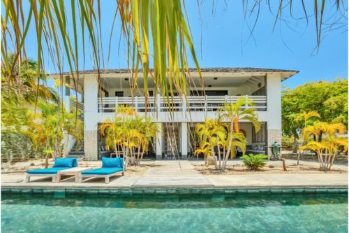 Villa Vierkant stijlvolle Piet Boon villa met extra groot zwembad en rustige locatie vol privacy